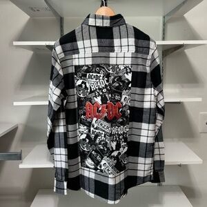 New! Men’s AC/DC graphic plaid button-down shirt. Size M.